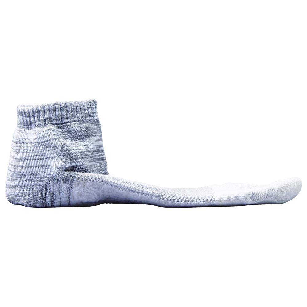 足首、かかと：ズレにくい特殊製法